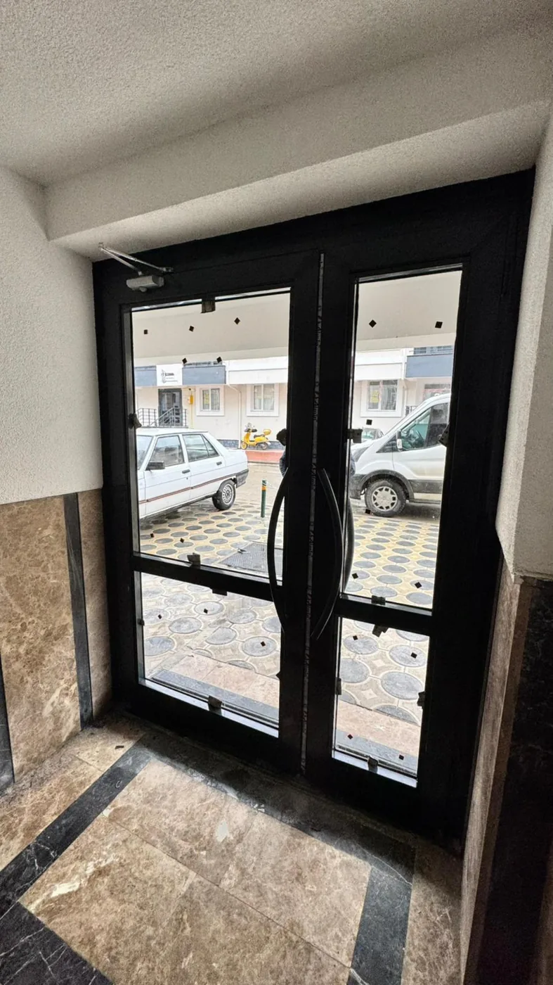 Kırşehir bina giriş kapısı